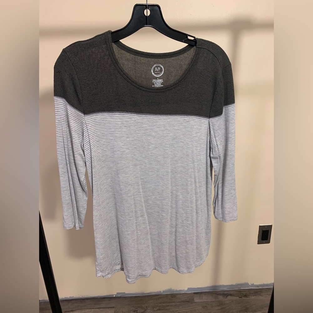 Maurice’s Women’s Top 24/7 Size S.
